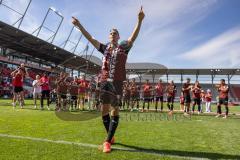 3. Liga; FC Ingolstadt 04 - VfB Lübeck; Verabschiedung Tobias Schröck (21, FCI) weint mit Sohn im Arm, Team, bedankt sich bei den Fans, Sieg Jubel Freude Party letztes Spiel