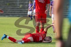 Bayernliga Süd - Saison 2021/2022 - FC Ingolstadt 04 II - Schwaben Augsburg - Rausch Thomas (#18 FCI) und Dennis Ruisinger Augsburg beim Zweikampf in der Luft und verletzen sich - Foto: Meyer Jürgen