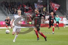 3. Liga; SV Wehen Wiesbaden - FC Ingolstadt 04; Zweikampf Kampf um den Ball Tobias Bech (11, FCI) Mockenhaupt Sascha (4 SVW)