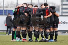 Bayernliga Süd - Saison 2021/2022 - FC Ingolstadt 04 II -  SpVgg Unterhaching - Die Mannschaft bildet einen Kreis vor dem Spiel - Foto: Meyer Jürgen