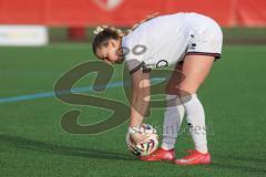 2. Bundesliga Frauen - Saison 2025/26 - FC Ingolstadt 04 Frauen - FSV Mainz - Jenny Beyer (Nr.8 - FC Ingolstadt Frauen I) legt sich den Ball zurecht beim Freistoß -  - XXXXX - Foto: Meyer Jürgen