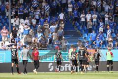 2.BL; SV Darmstadt 98 - FC Ingolstadt 04 - Niederlage 6:1, Das Team mit Cheftrainer Roberto Pätzold (FCI) links geht vpm Platz