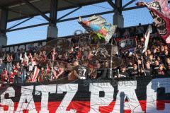 3. Liga - Saison 2024/25 - FC Ingolstadt 04 - SV Wehen Wiesbaden - Das Spiel ist aus - Banner - Choreo -- Pascal Testroet (Nr.37 - FCI)  - Torwart Marius  Funk (Nr.1 - FCI)auf den weg zu den Fans Foto: Meyer Jürgen