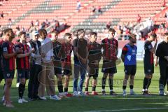 3. Liga - Saison 2024/25 - FC Ingolstadt 04 - SV Wehen Wiesbaden - Das Spiel ist aus - Banner - Choreo -- Pascal Testroet (Nr.37 - FCI)  - Torwart Marius  Funk (Nr.1 - FCI)auf den weg zu den Fans Foto: Meyer Jürgen