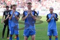 2.BL; Hannover 96 - FC Ingolstadt 04; Spieler bedanken sich bei den mitgereisten Fans, Andreas Poulsen (2, FCI) Thomas Rausch (45, FCI) Arian Llugiqi (29, FCI)