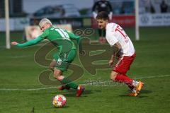 Landesliga - Saison 2024/25 - SV Manching - FC Gundelfingen - Luca Bienek (Nr.16 - SV Manching) - Darion Nikolic weiss Gundelfingen - Foto: Meyer Jürgen
