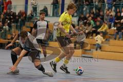 Lotto Bayern Hallencup - Saison 2024/25 - FC Hitzhofen/Oberzell - TSV Ober./Unterhaunstadt- Maximilian Eichlinger gelb Hitzhofen  - Fabio Udella grau Ober/Unterhaunstadt - Foto: Meyer Jürgen