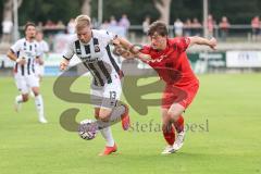Toto Pokal; FC Memmingen - FC Ingolstadt 04, 2. Runde; Zweikampf Kampf um den Ball Lars Lokotsch (13, FCI) Timo Schmidt (4 FCM)