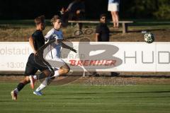 Landesliga - Saison 2026/27 - SV Manching - VFR Neuburg - Kevin Csatari (Nr.15 - SV Manching) - Lauber Leon weiss Neuburg - Foto: Meyer Jürgen