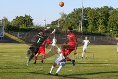 A-Junioren Bundesliga Süd/Südwest - Saison 2021/22 - FC Ingolstadt 04  - SpVgg Greuther Fürth - Böhnke Max Torwart Greuther Fürth - Udebuluzor Michael rot FCI - Foto: Jürgen Meyer