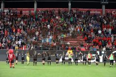 DFB - Pokal - Frauen - Saison 2022/2023 - FC Ingolstadt 04 -  FC Bayern München - Nach dem Spiel - Die Spielerinnen bedanken sich bei den Fans - Foto: Meyer Jürgen