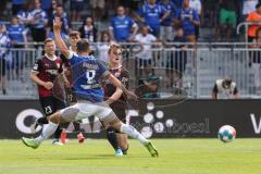 2.BL; SV Darmstadt 98 - FC Ingolstadt 04 - Maximilian Neuberger (38, FCI) Schnellhardt Fabian (8 SVD)