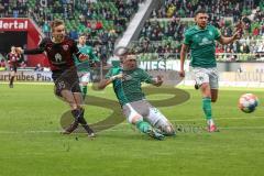 2.BL; SV Werder Bremen - FC Ingolstadt 04; Filip Bilbija (35, FCI) Torschuß kanpp vorbei Marco Friedl (32 Bremen) Milos Veljkovic (13 Bremen)