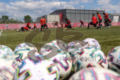 Bayernliga Süd - Saison 2022/2023 - FC Ingolstadt 04 II -  Trainingsauftakt - Maximilian Habereder Athletiktrainer gibt Anweisungen - Foto: Meyer Jürgen