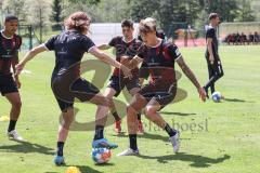 3. Liga; FC Ingolstadt 04 - Trainingslager Südtirol, Zweikampf Kampf um den Ball Tim Civeja (8, FCI) Calvin Brackelmann (17, FCI) Felix Keidel (FCI) Justin Butler (31, FCI)