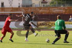 Kreispokal - Saison 2025/26- SV Eitensheim- TSV Gaimersheim  - Florian Trini rot Eitensheim - Domenic Raimann schwarz Gaimersheim - Lukas Strasse Torwart Eitensheim - Foto: Meyer Jürgen