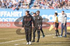 3. Liga; FC Hansa Rostock - FC Ingolstadt 04; an der Seitenlinie, Spielerbank Cheftrainerin Sabrina Wittmann (FCI) ärgert sich