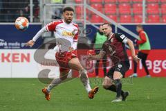 2.BL; SSV Jahn Regensburg - FC Ingolstadt 04; Zweikampf Kampf um den Ball Leon Guwara (20 Jahn) Michael Heinloth (17, FCI)