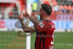 3.Liga - Saison 2022/2023 - FC Ingolstadt 04 -  SV Meppen - Patrick Schmidt (Nr.9 - FCI) verlässt verletzt den Platz und gestikuliert mit den gegnerischen Fans - - Foto: Meyer Jürgen