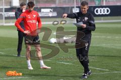 3.Liga - Saison 2022/2023 - FC Ingolstadt 04 -  - Cheftrainer Michael Köllner (FCI) beim ersten Training - Cheftrainer Michael Köllner (FCI) gibt Anweisungen - Foto: Meyer Jürgen