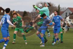 Kreisliga - Saison 2023/24 -  SV Hundszell - SV Denkendorf - Marius Heß grün Denekndorf - Luca Kammerer blau Hundszell - Gabriel Hägel Torwart Hundszell - Foto: Meyer Jürgen