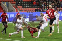 3. Liga; FC Ingolstadt 04 - FSV Zwickau; Pascal Testroet (37, FCI) versucht Fallrückzieher, Zweikampf Kampf um den Ball Tobias Bech (11, FCI) Visar Musliu (16, FCI) Ziegele Robin (4 FSV)