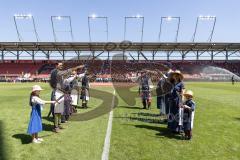 3. Liga; FC Ingolstadt 04 - Würzburger Kickers; vor dem Spiel Spalier die Ingolstädter Stadtwache
