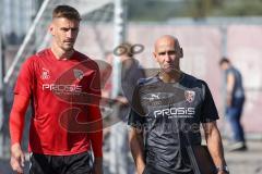 2.BL; FC Ingolstadt 04 - Neuer Cheftrainer Andre Schubert mit Co-Trainer Asif Saric im ersten Training, Stefan Kutschke (30, FCI) Cheftrainer André Schubert (FCI)