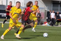 Freundschaftsspiel - Saison 2022/2023 - FC Ingolstadt 04 -  SpVgg Bayreuth - Steffen Eder (Nr.19 - SpVgg Bayreuth) - Tim Civeja (Nr.8 - FCI) - Foto: Meyer Jürgen