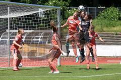 2. Frauen-Bundesliga - Saison 2021/2022 - FC Ingolstadt 04 - TSG 1899 Hoffenheim - Reischmann Stefanie (#21 FCI) beim Kopfball - Dick Laura Torwart Hoffenheim -  - Foto: Meyer Jürgen