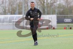 3.Liga - Saison 2022/2023 - FC Ingolstadt 04 -  - Cheftrainer Michael Köllner (FCI)läuft über den Trainingsplatz - Funktionsgebäude - Foto: Meyer Jürgen