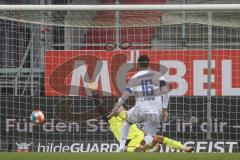 2.BL; FC Ingolstadt 04 - SV Darmstadt 98; Pfeiffer Luca (16 SVD) Tor Schuß vorbei Torwart Dejan Stojanovic (39 FCI)