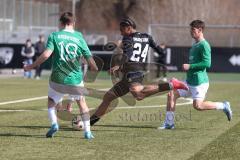 U19 - Nachwuchsliga -  - Saison 2024/25 - FC Ingolstadt 04 - 1. FC Schweinfurth - Neo Elijah Che rot FCI - Lukas Schneider grün Schweinfurth links - Foto: Meyer Jürgen