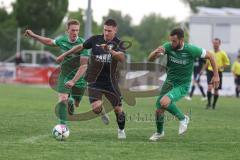 Bezirksliga - Saison 2024/25- TSV Gaimersheim - FC Gerolfing - Nico von Swiontek Brzezinski (Nr.17 - TSV Gaimersheim) - Matthias Hamm (Nr.17 - FC Gerolfing) - Christian Träsch (Nr.3 - FC Gerolfing) - Foto: Meyer Jürgen