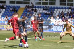 3. Liga - Saison 2025/26 - TSG Hoffenheim II - FC Ingolstadt 04  - Max Besuschkow (Nr.17 - FCI) - Torwart Lukas Blöndal Petersson (Nr.1 - TSG Hoffenheim II) - Foto: Meyer Jürgen