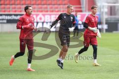 3. Liga; FC Ingolstadt 04 - SV Waldhof Mannheim; vor dem Spiel Torwart Kai Eisele (25, FCI) Torwart-Trainer Philipp von Loeper (FCI) Torwart David Klein (47, FCI)