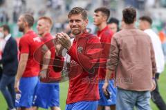 2.BL; FC Ingolstadt 04 - Werder Bremen, Spiel ist aus, 0:3 Niederlage für die Schanzer, Spieler bedanken sich bei den Fans, Ehrenrunde, Denis Linsmayer (23, FCI)