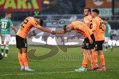 3. Liga; VfB Lübeck - FC Ingolstadt 04; Jannik Mause (7, FCI) Tor Jubel Treffer 0:4 verneigen sich Handgeben Marcel Costly (22, FCI)