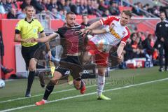 2.BL; FC Ingolstadt 04 - SSV Jahn Regensburg; Zweikampf Kampf um den Ball Fatih Kaya (9, FCI) Steve Breitkreuz (23 SSV)