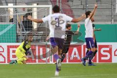 DFB Pokal; FC Ingolstadt 04 - Erzgebirge Aue; Ausgleich Tor 1:1, Torwart Fabijan Buntic (24, FCI) am Boden kann es nicht fasssen, Carlson Dirk (3 Aue) jubelt