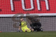 3. Liga; SV Wehen Wiesbaden - FC Ingolstadt 04; verletzt Torwart Marius Funk (1, FCI)