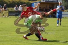 Kreisliga - Saison 2025/26- SV Hundszell - SV Zuchering - Paul Wärmann rot Zuchering - Luca Steinbach Torwart Hundszell - Foto: Meyer Jürgen