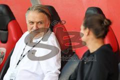 3. Liga; FC Ingolstadt 04 - FC Hansa Rostock; vor dem Spiel Geschäftsführers Dietmar Beiersdorfer (FCI Sport Kommunikation) Cheftrainerin Sabrina Wittmann (FCI)