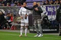 2.BL; Erzgebirge Aue - FC Ingolstadt 04; Cheftrainer André Schubert (FCI) mit Fabian Cavadias (41, FCI)