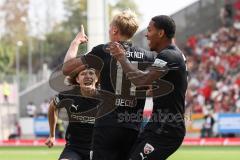 3. Liga; Rot-Weiss Essen - FC Ingolstadt 04; Tor Jubel Treffer Tobias Bech (11, FCI) mit Justin Butler (31, FCI) Tim Civeja (8, FCI)