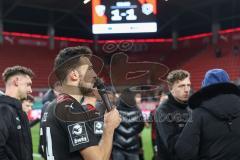 3. Liga; FC Ingolstadt 04 - Erzgebirge Aue; Spieler bedanken sich bei den Fans Kapitän Lukas Fröde (34, FCI) spricht zu den Fans