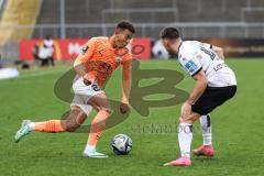 3. Liga; SSV Ulm 1846 - FC Ingolstadt 04; Marcel Costly (22, FCI) Zweikampf Kampf um den Ball Rösch Romario (43 Ulm)