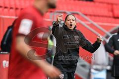 3. Liga; FC Ingolstadt 04 - 1. FC Saarbrücken; an der Seitenlinie, Spielerbank Cheftrainerin Sabrina Wittmann (FCI)