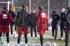 3. Liga - Saison 2025/26 - FC Ingolstadt 04 - Trainingsauftakt nach der Winterpause - Cheftrainerin Sabrina Wittmann (FCI) hält eine Ansprache an die Spieler - XXXXX - Foto: Meyer Jürgen