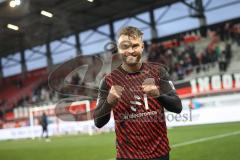 3. Liga; FC Ingolstadt 04 - 
Rot-Weiss Essen; Sieg Jubel Freude Spieler bedanken sich bei den Fans, Ehrenrunde, Yannick Deichmann (20, FCI)